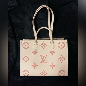 Louis Vuitton Onthego MM in Creme/Rose Trianon (RFID)